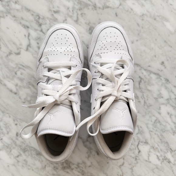 Air Jordan 1 Low tumbled and smooth leather - Picture 2 of 6